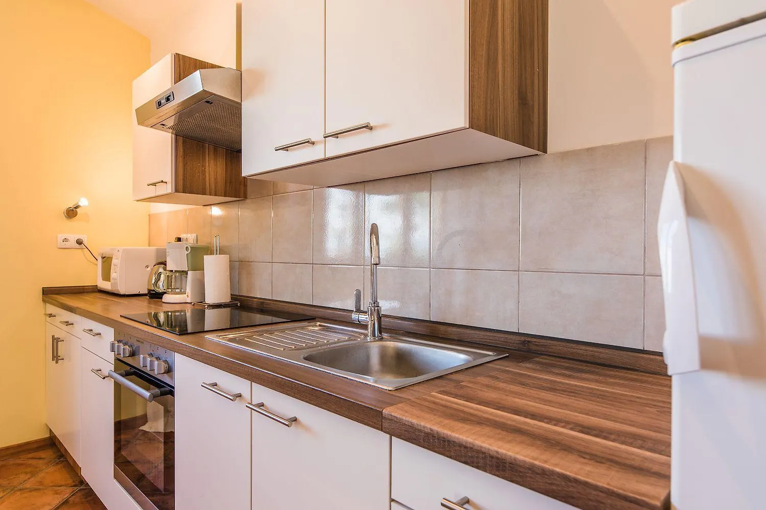 Malerisches Apartment Nur 200 Meter Zum Strand Mit Meerblick, Privatparkplatz, Grillbereich Selce