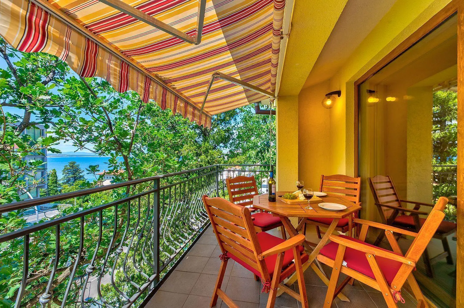 Malerisches Apartment Nur 200 Meter Zum Strand Mit Meerblick, Privatparkplatz, Grillbereich Selce 0*,  Croatia